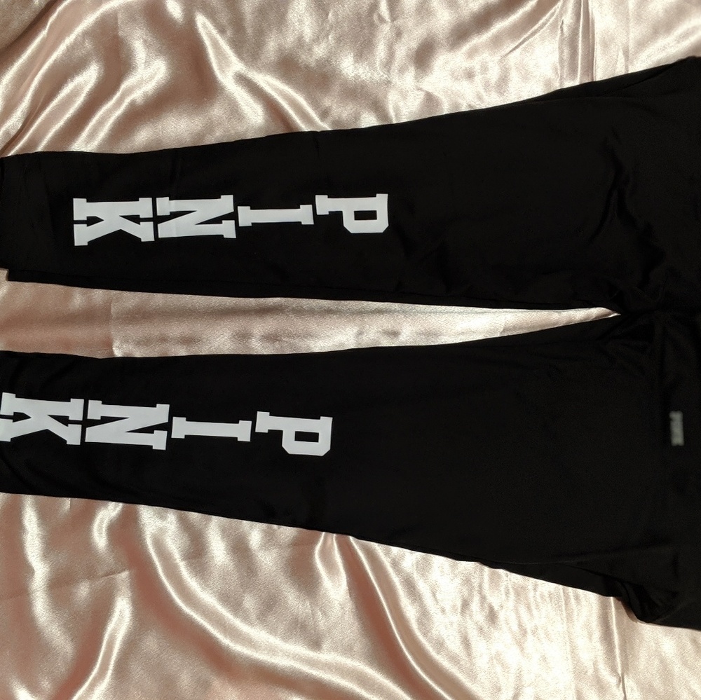 VS Leggings - Picture 5 of 6